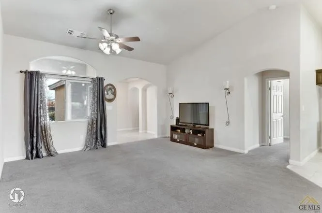 9602 Downie River Bakersfield, CA 93311