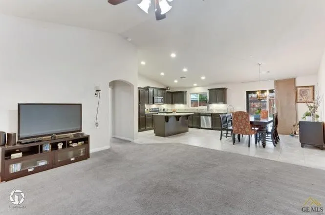 9602 Downie River Bakersfield, CA 93311