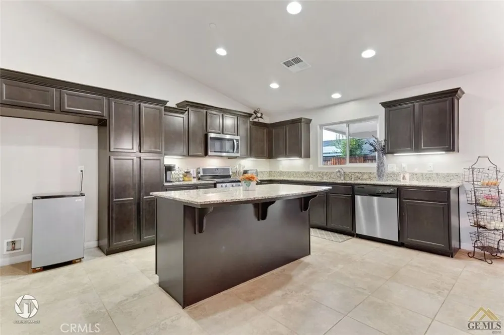 9602 Downie River Bakersfield, CA 93311