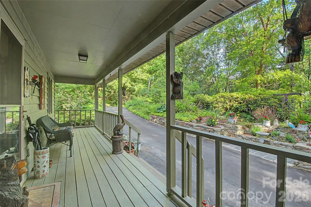 383 Ravenwood Lane Horse Shoe, NC 28742
