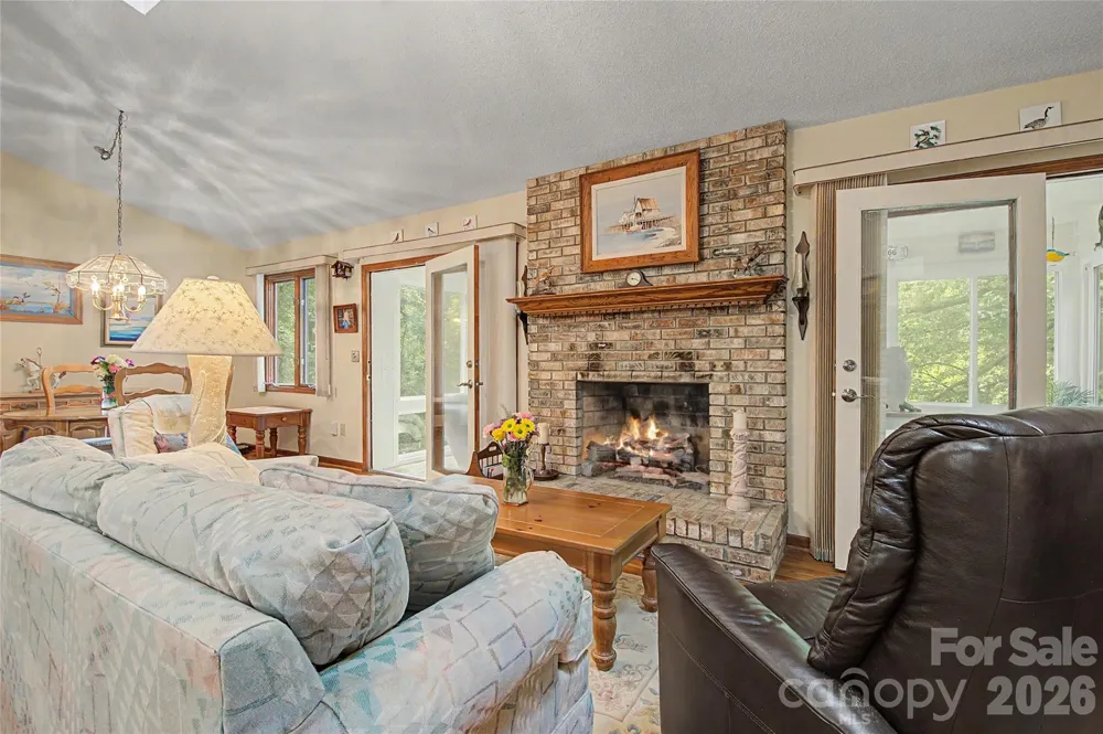 383 Ravenwood Lane Horse Shoe, NC 28742