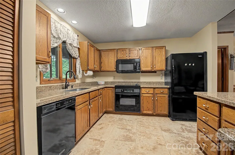 383 Ravenwood Lane Horse Shoe, NC 28742