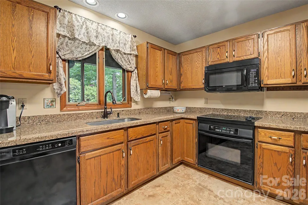383 Ravenwood Lane Horse Shoe, NC 28742