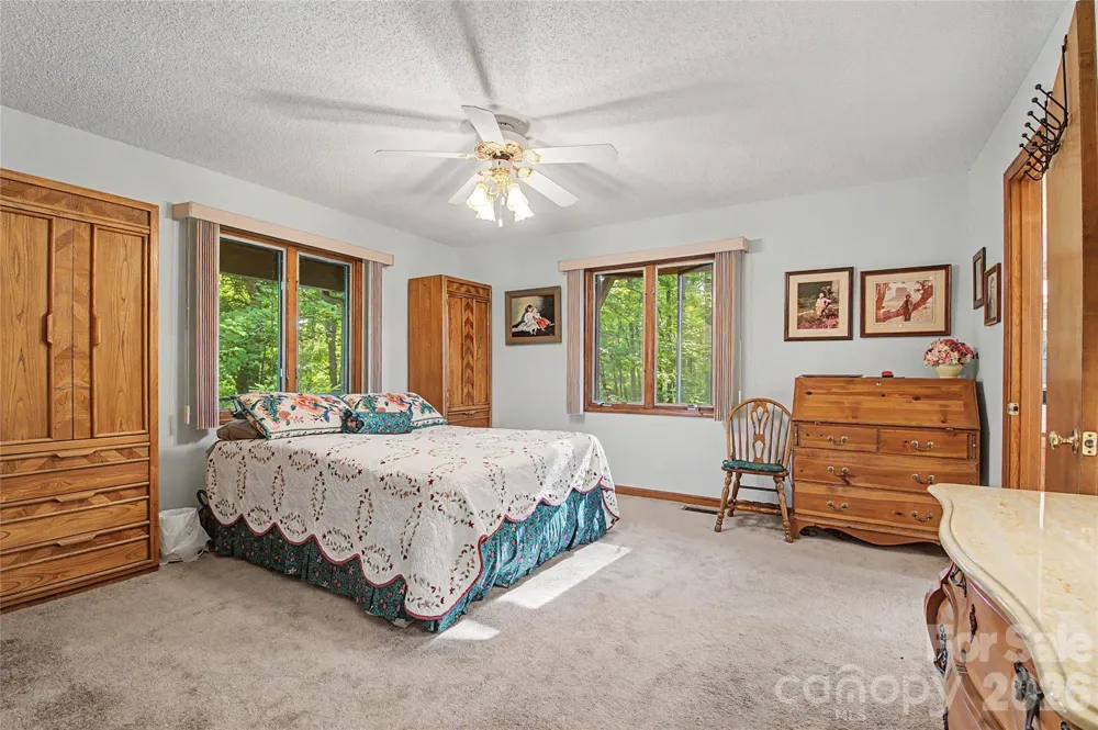 383 Ravenwood Lane Horse Shoe, NC 28742