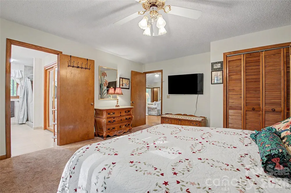 383 Ravenwood Lane Horse Shoe, NC 28742