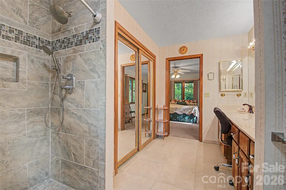 383 Ravenwood Lane Horse Shoe, NC 28742