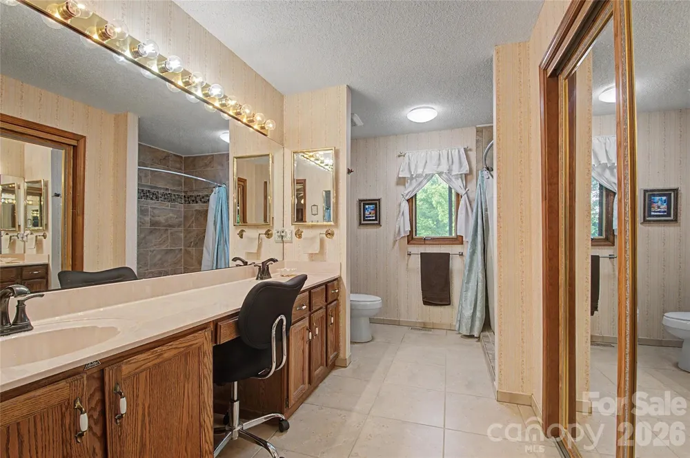 383 Ravenwood Lane Horse Shoe, NC 28742