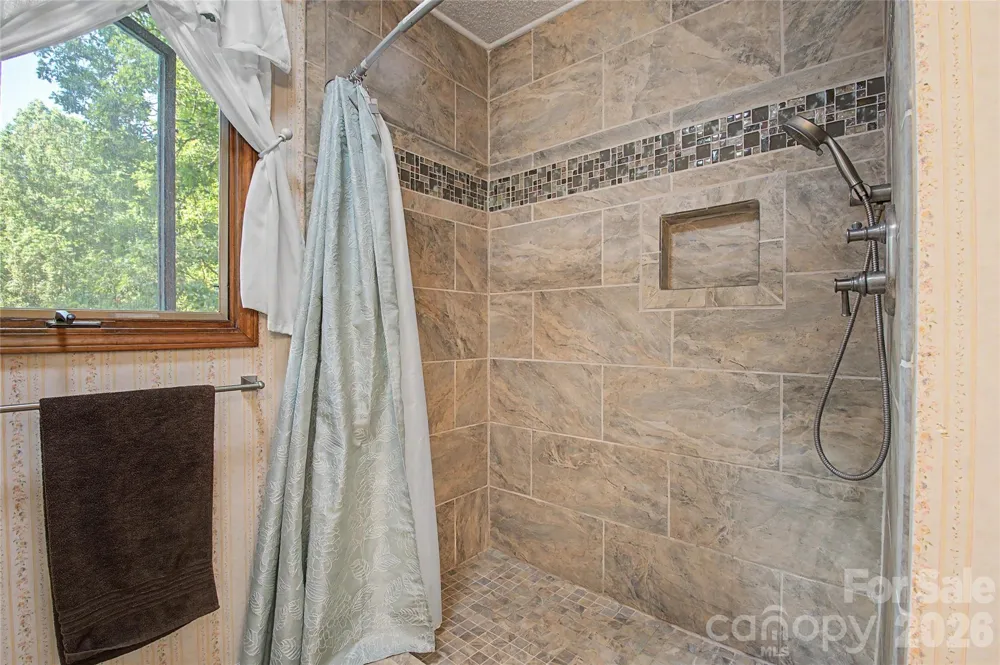 383 Ravenwood Lane Horse Shoe, NC 28742