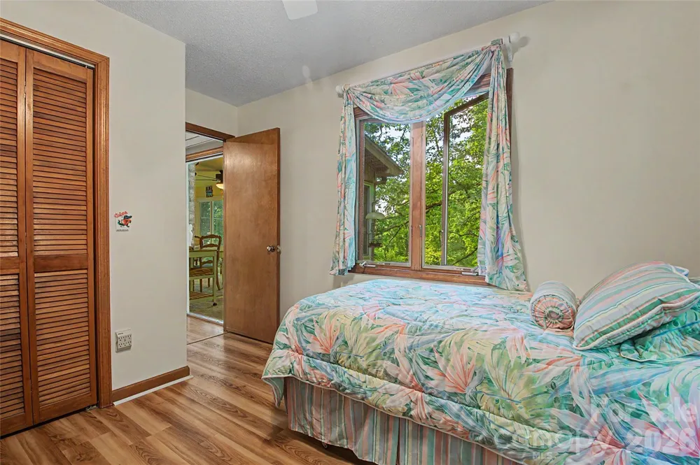 383 Ravenwood Lane Horse Shoe, NC 28742