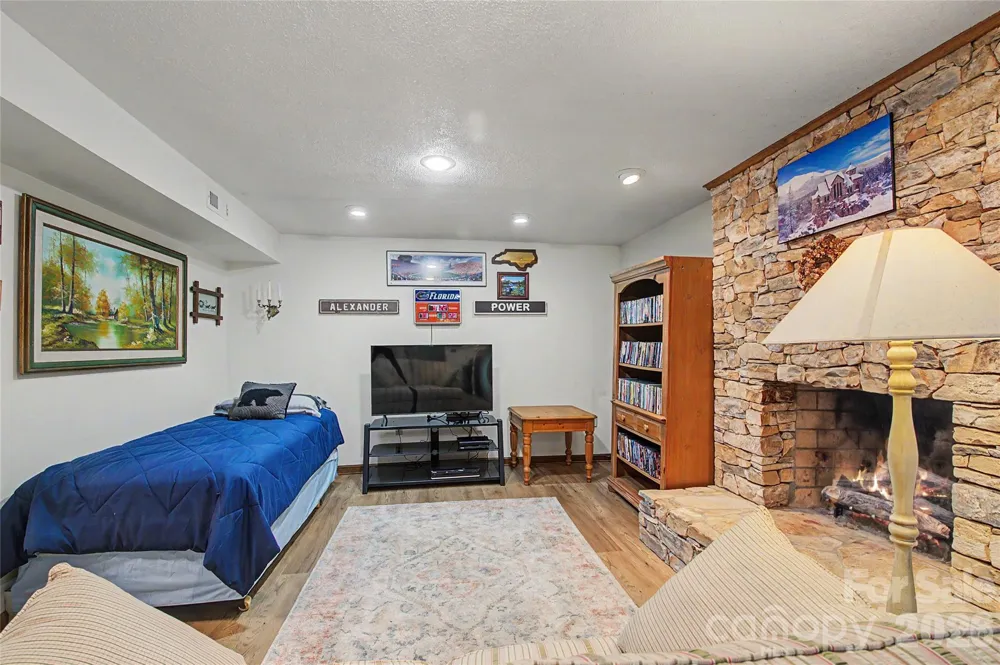 383 Ravenwood Lane Horse Shoe, NC 28742