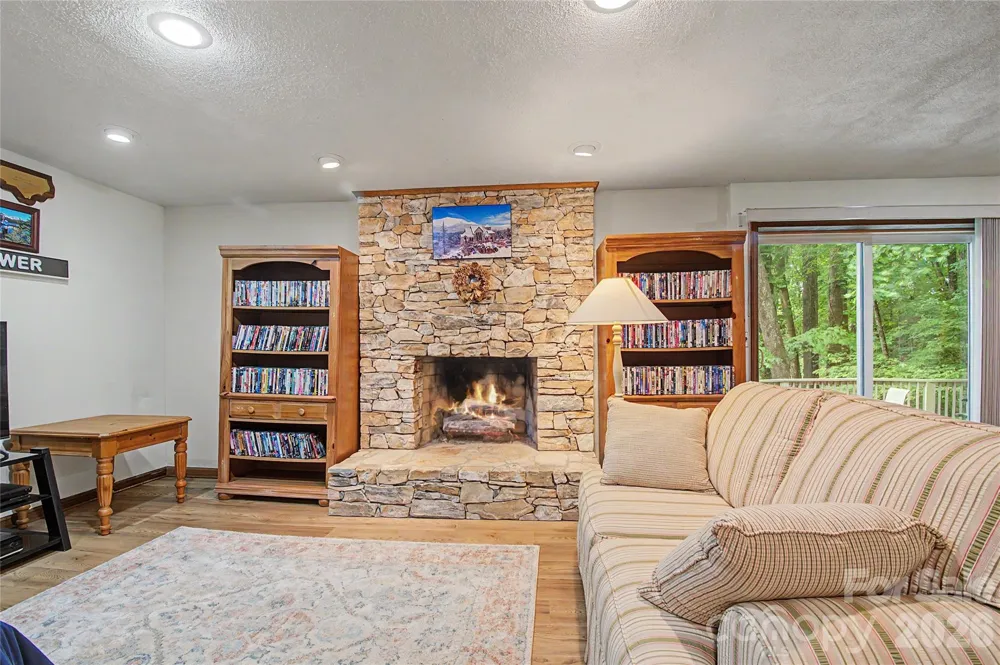 383 Ravenwood Lane Horse Shoe, NC 28742