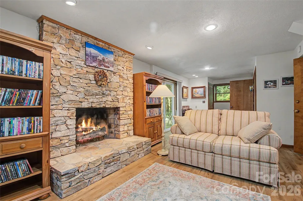 383 Ravenwood Lane Horse Shoe, NC 28742