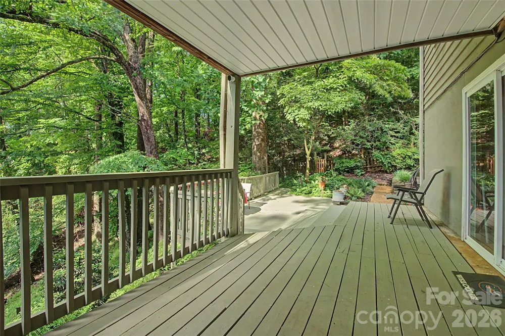 383 Ravenwood Lane Horse Shoe, NC 28742