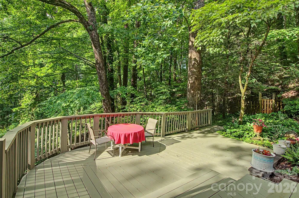 383 Ravenwood Lane Horse Shoe, NC 28742