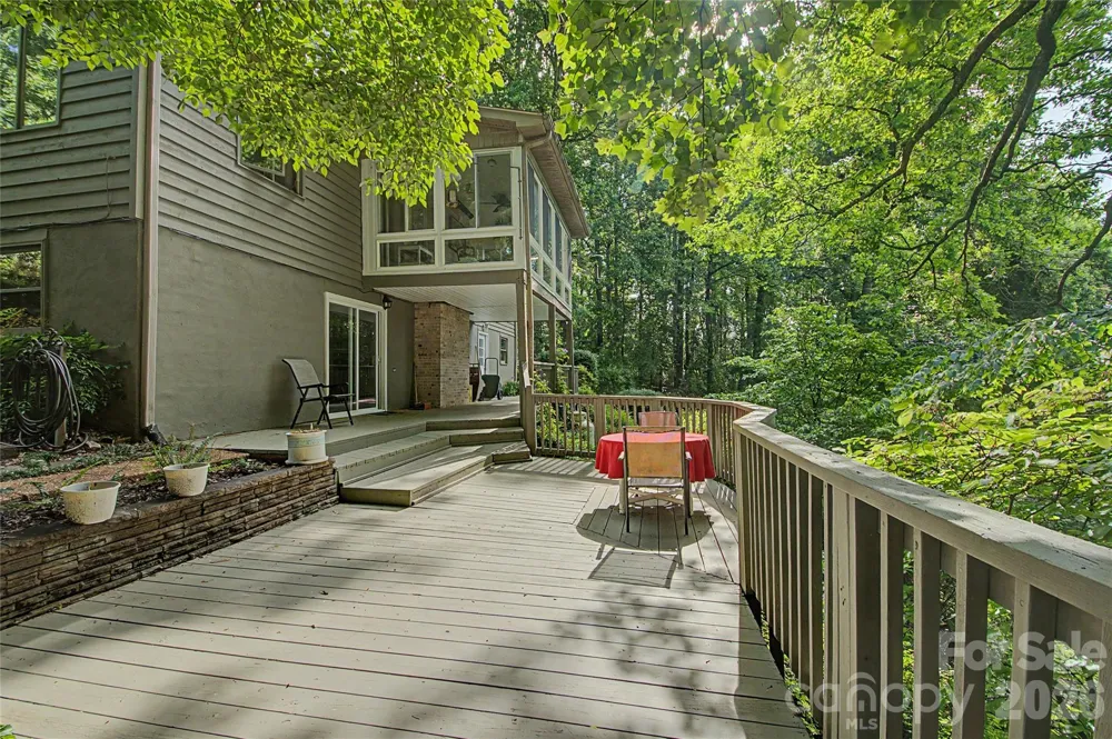 383 Ravenwood Lane Horse Shoe, NC 28742