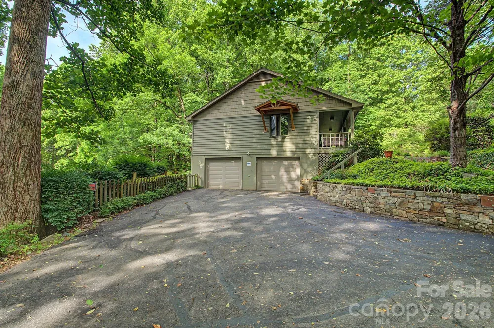 383 Ravenwood Lane Horse Shoe, NC 28742