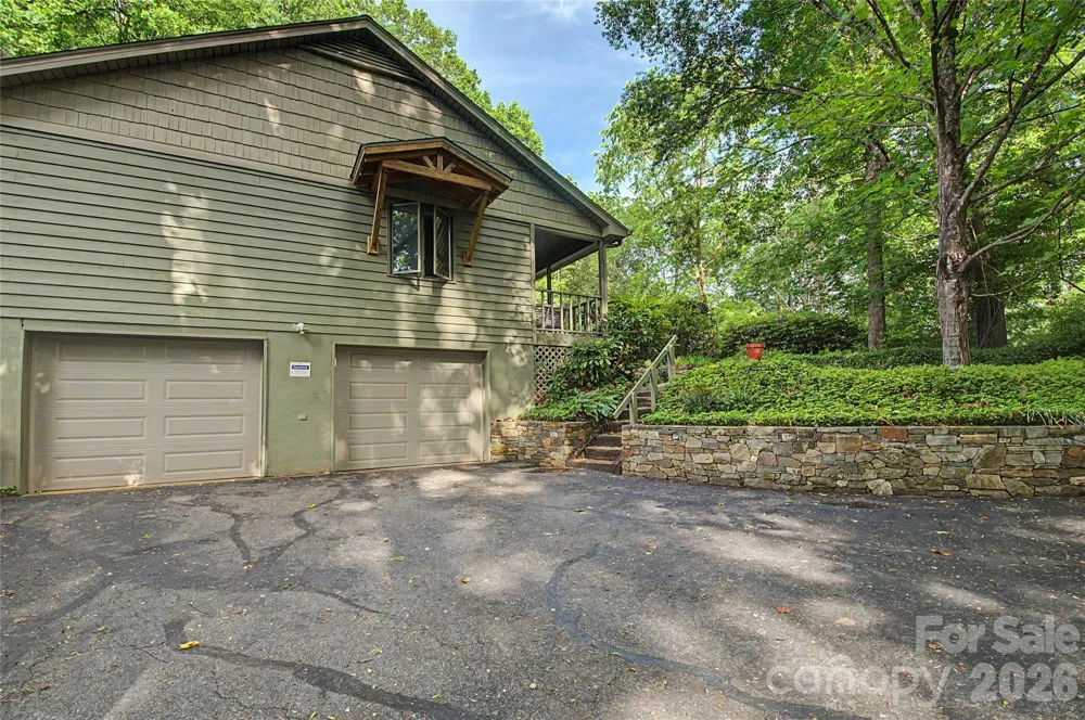 383 Ravenwood Lane Horse Shoe, NC 28742