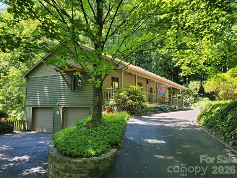 383 Ravenwood Lane