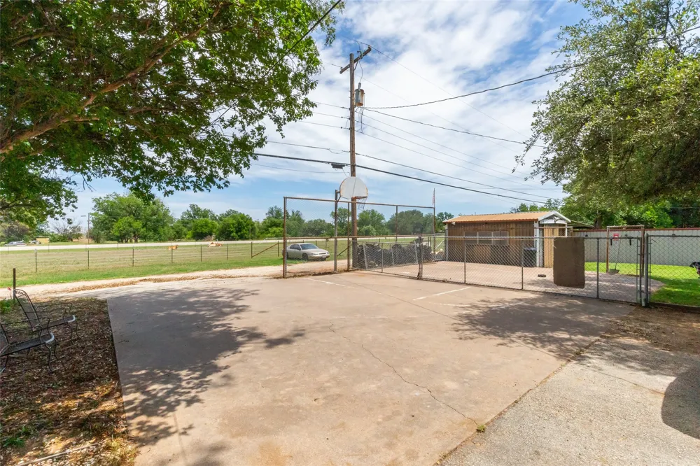 1800 Avenue F Haskell, TX 79521