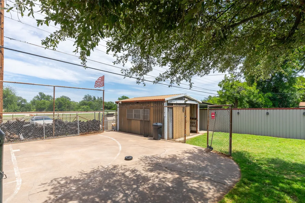 1800 Avenue F Haskell, TX 79521