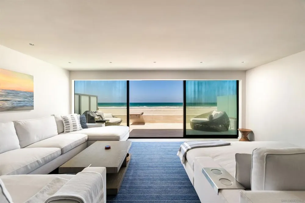 2606 Ocean Front Del Mar, CA 92014