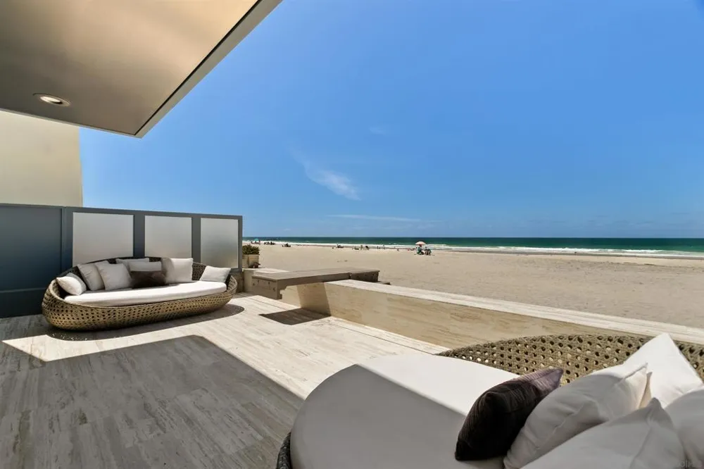 2606 Ocean Front Del Mar, CA 92014