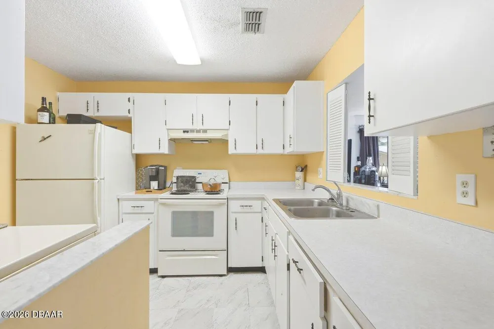 32 Summer Trees Road Port Orange, FL 32128