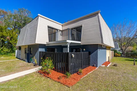 96 Springwood Square