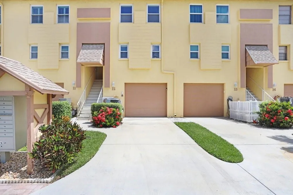 314 WINDRUSH BOULEVARD #12 Indian Rocks Beach, FL 33785