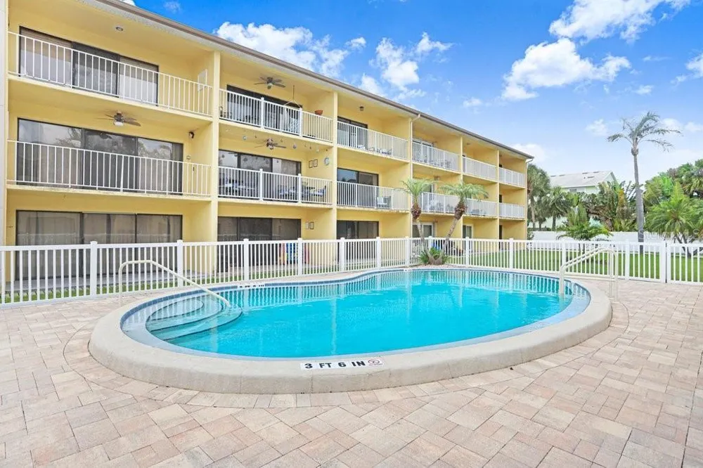 314 WINDRUSH BOULEVARD #12 Indian Rocks Beach, FL 33785