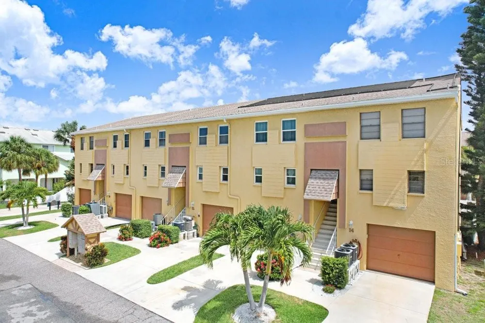 314 WINDRUSH BOULEVARD #12 Indian Rocks Beach, FL 33785