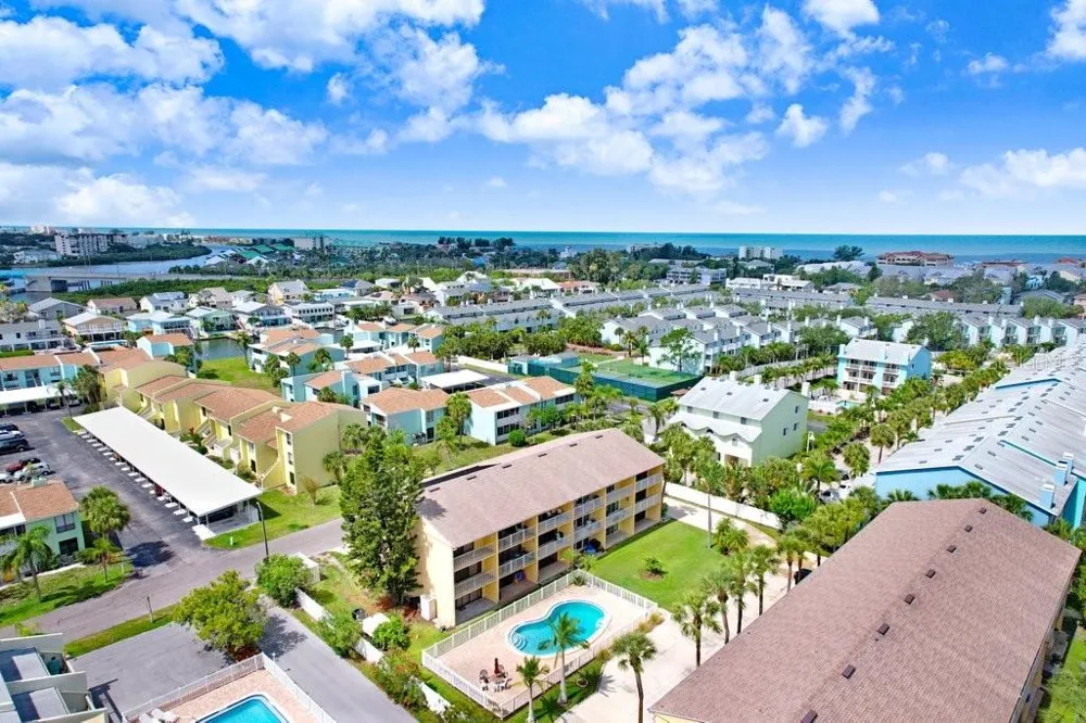 314 WINDRUSH BOULEVARD #12 Indian Rocks Beach, FL 33785