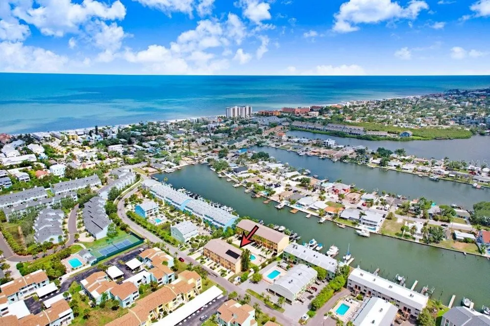 314 WINDRUSH BOULEVARD #12 Indian Rocks Beach, FL 33785