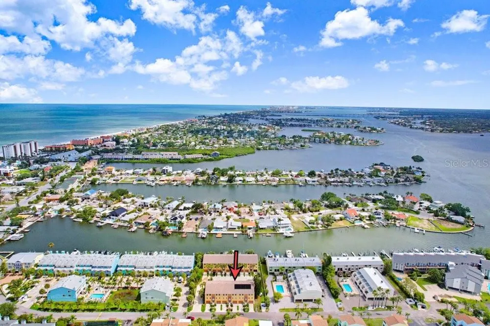 314 WINDRUSH BOULEVARD #12 Indian Rocks Beach, FL 33785