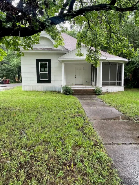 320 W 6th Street