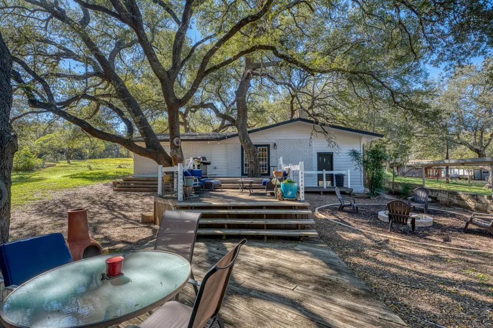 1117 County Road 132B Kingsland, TX 78639