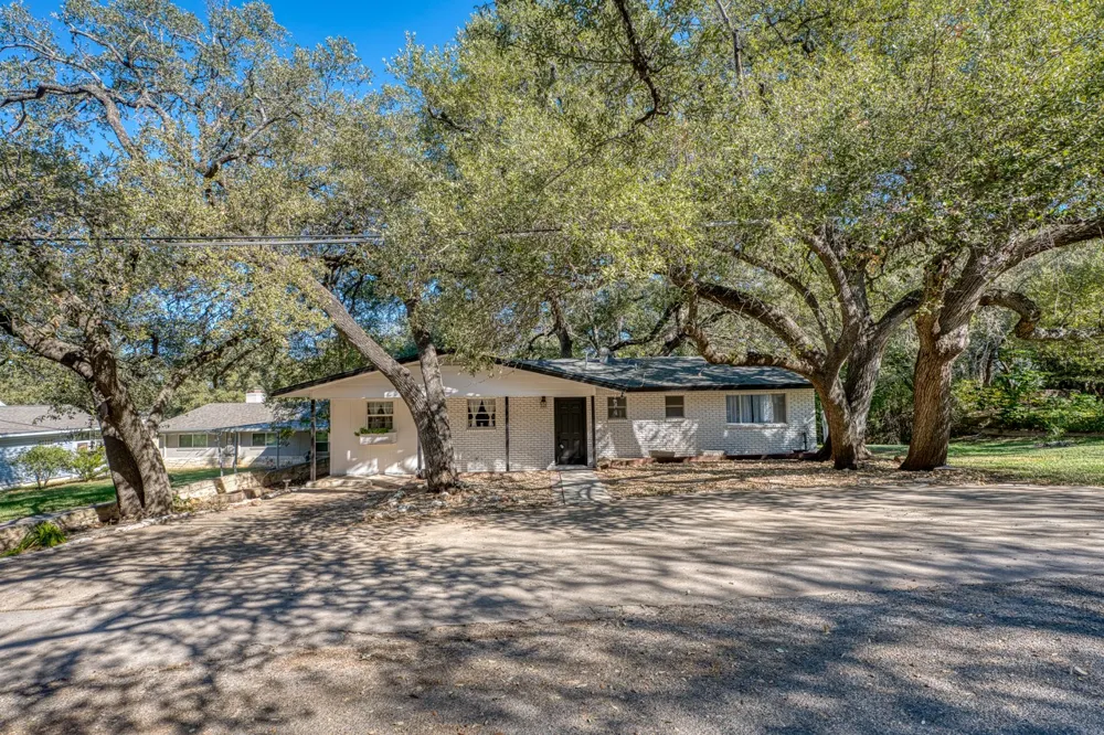 1117 County Road 132B Kingsland, TX 78639
