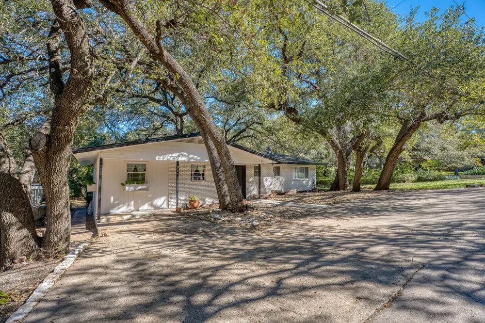 1117 County Road 132B Kingsland, TX 78639
