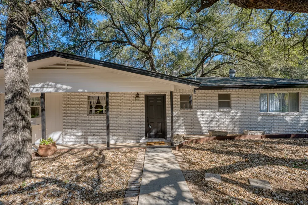 1117 County Road 132B Kingsland, TX 78639