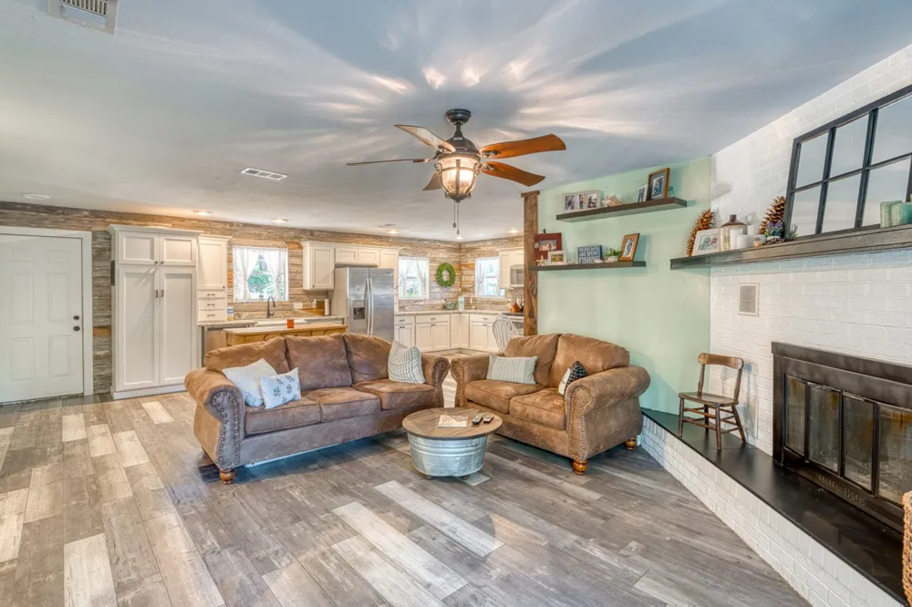 1117 County Road 132B Kingsland, TX 78639