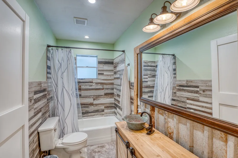 1117 County Road 132B Kingsland, TX 78639