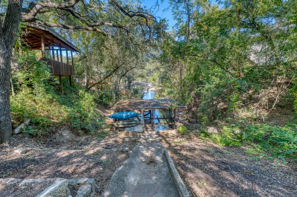 1117 County Road 132B Kingsland, TX 78639