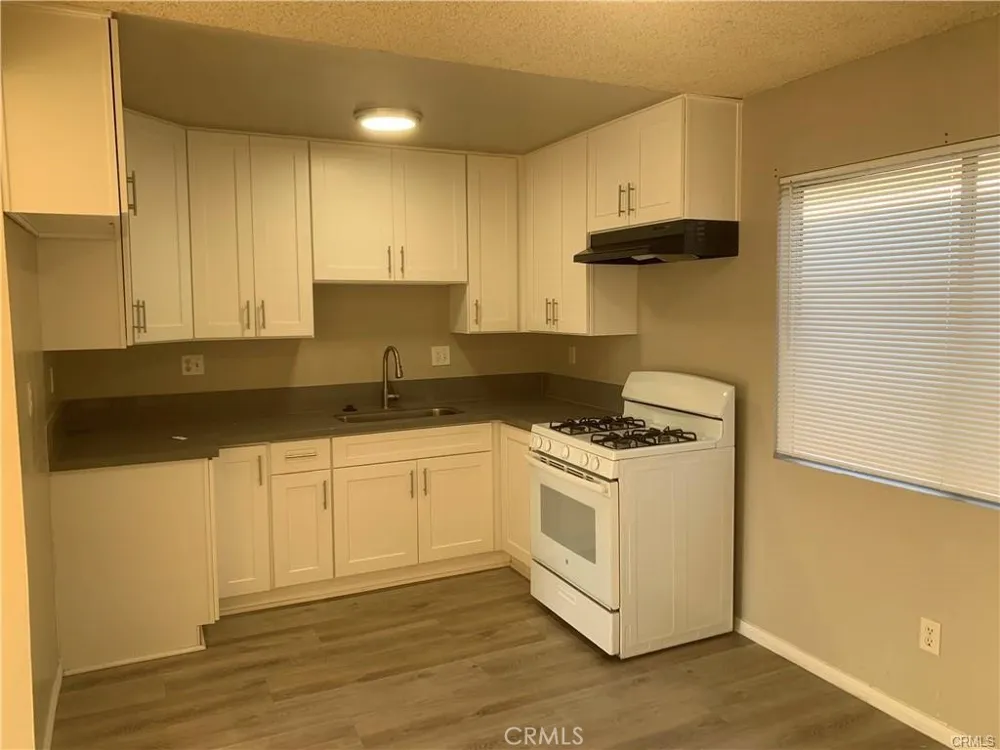 8100 Cerritos Stanton, CA 90680