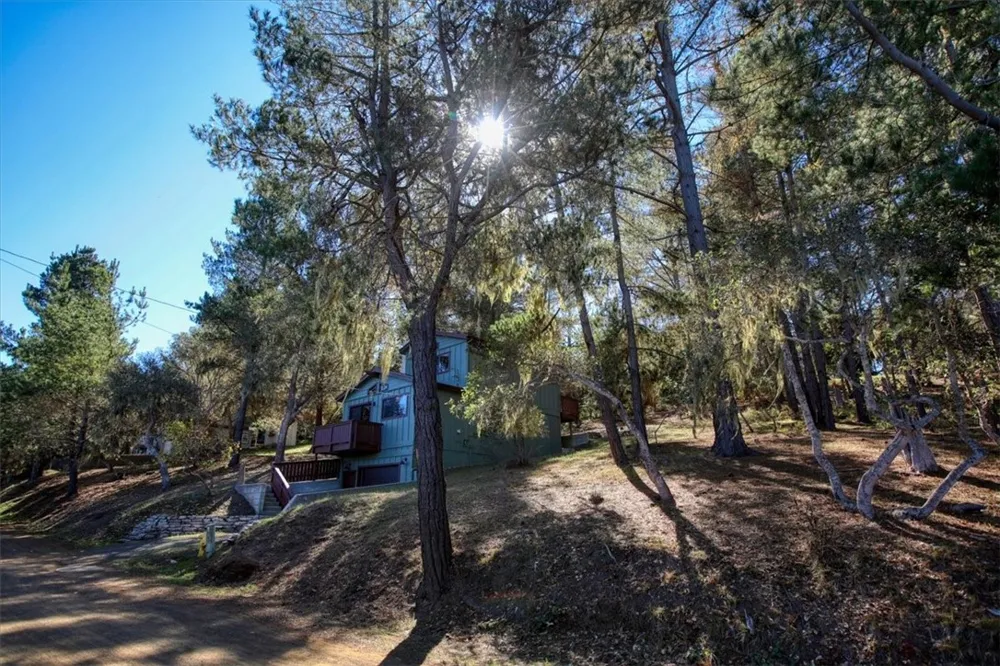 2550 Emerson Road Cambria, CA 93428