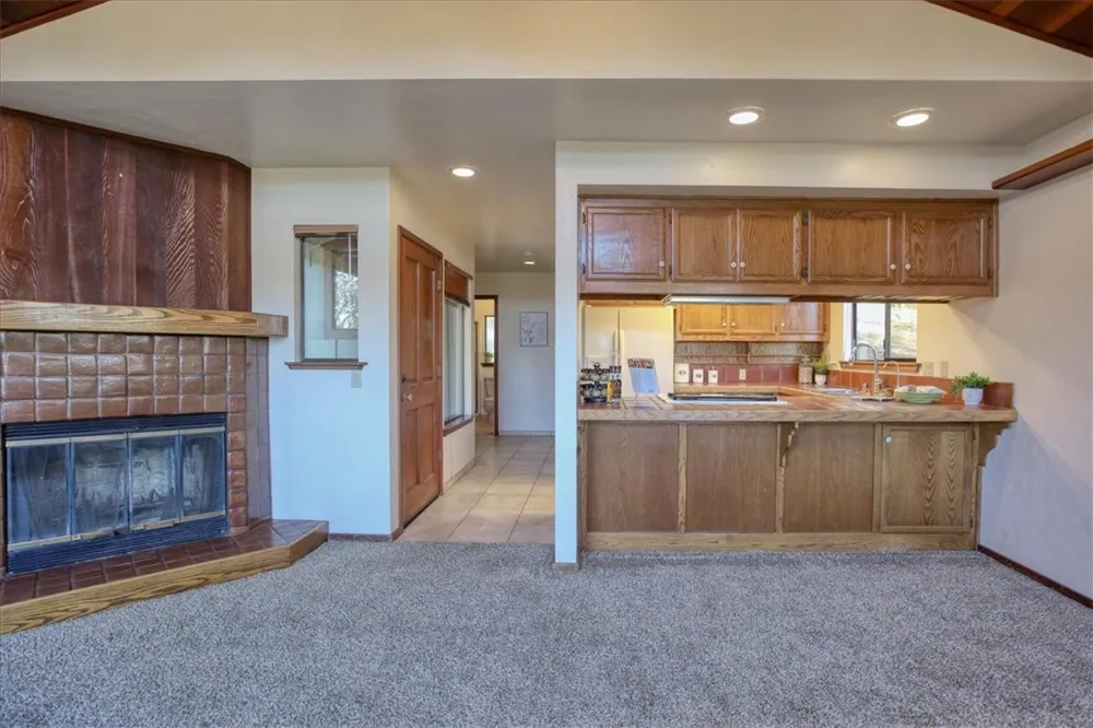 2550 Emerson Road Cambria, CA 93428