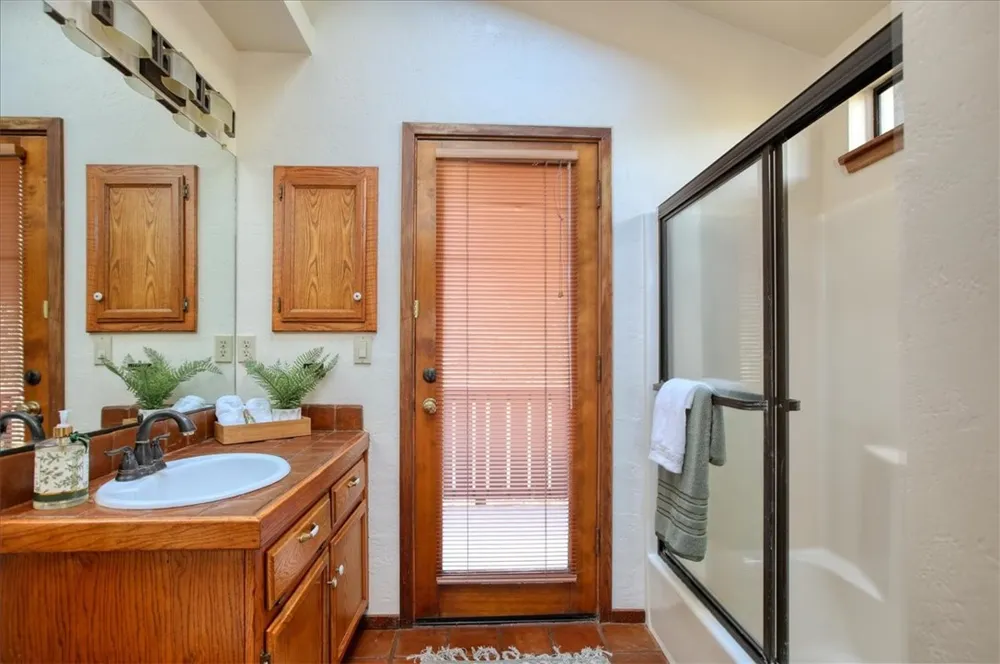 2550 Emerson Road Cambria, CA 93428