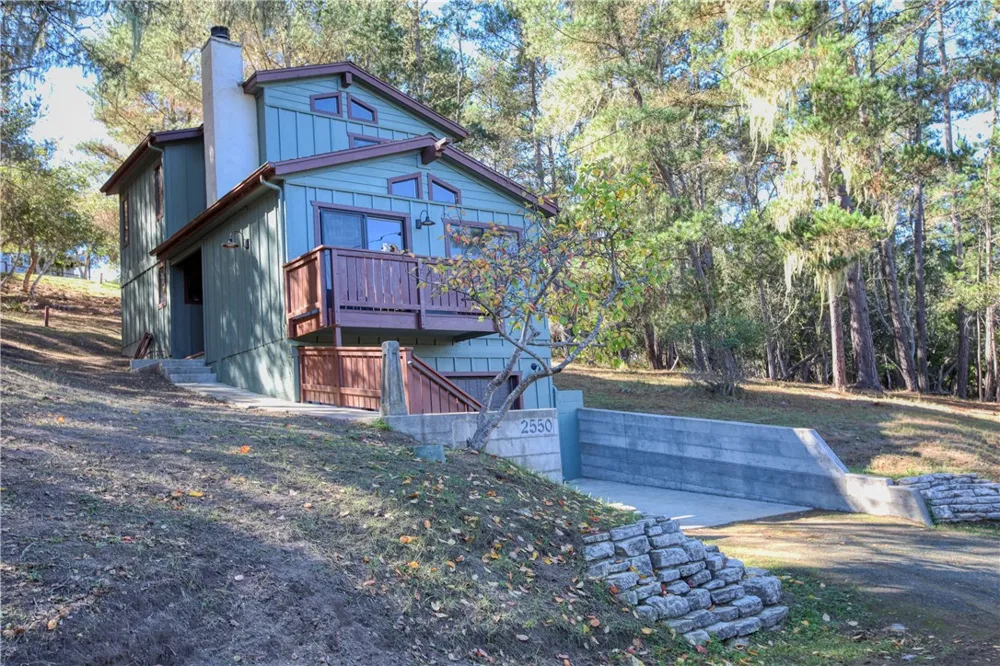 2550 Emerson Road Cambria, CA 93428