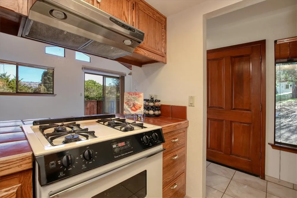 2550 Emerson Road Cambria, CA 93428
