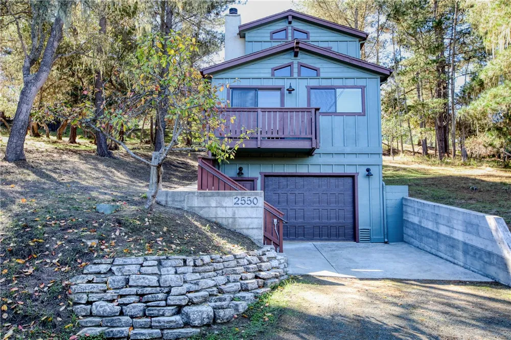 2550 Emerson Road Cambria, CA 93428