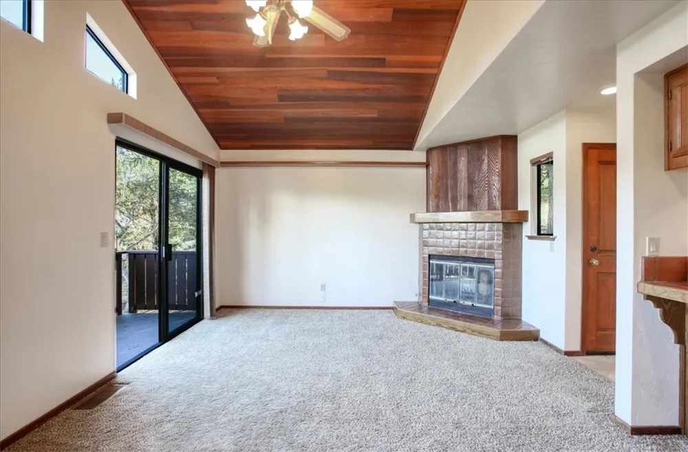 2550 Emerson Road Cambria, CA 93428